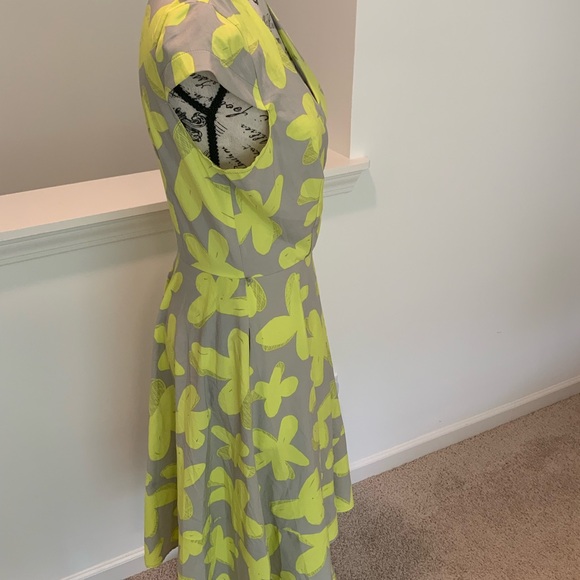 Alex +Alex Floral Wrap Dress in Gray and Yellow size 8 - Picture 7 of 10